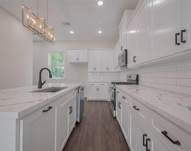 2206 Hoskins Drive - Photo Thumbnail 35
