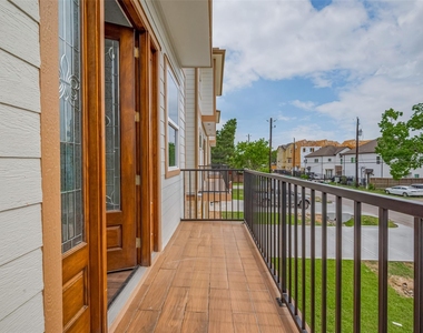 2206 Hoskins Drive - Photo Thumbnail 15