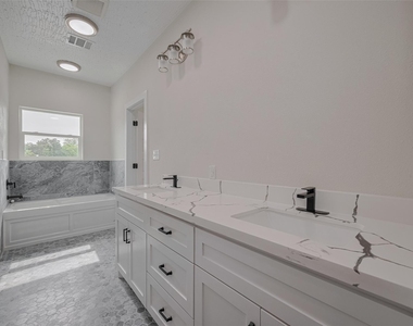 2206 Hoskins Drive - Photo Thumbnail 18