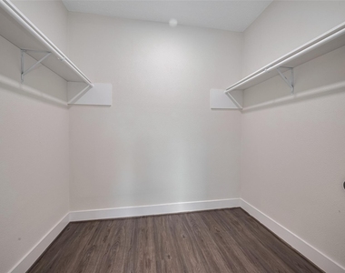 2206 Hoskins Drive - Photo Thumbnail 17
