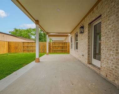 2206 Hoskins Drive - Photo Thumbnail 8