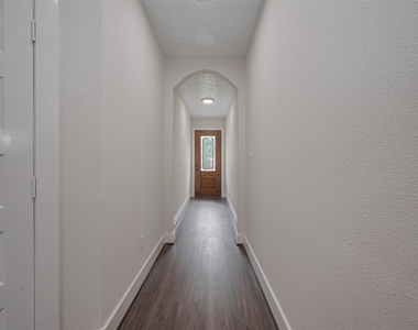 2206 Hoskins Drive - Photo Thumbnail 41
