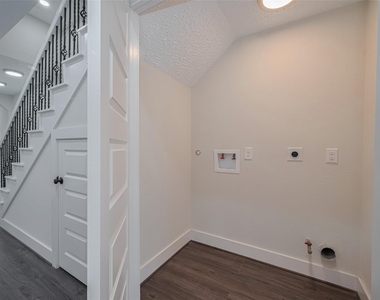 2206 Hoskins Drive - Photo Thumbnail 32