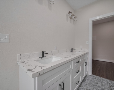 2206 Hoskins Drive - Photo Thumbnail 19