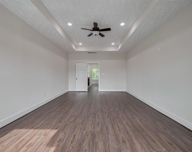 2206 Hoskins Drive - Photo Thumbnail 21