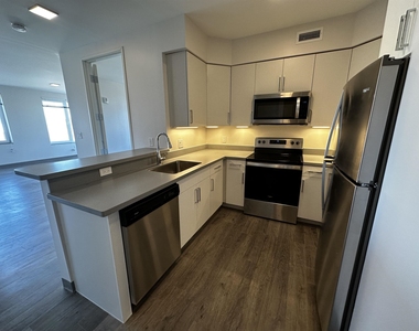 409 Elm - Photo Thumbnail 4