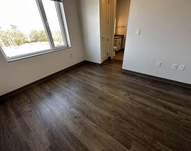 409 Elm - Photo Thumbnail 24