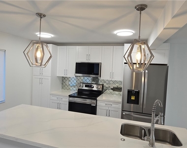 1404 Se 40th Street - Photo Thumbnail 3