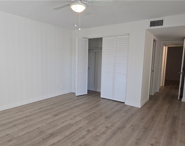 1404 Se 40th Street - Photo Thumbnail 11