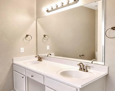 2232 Ivy Wall Drive - Photo Thumbnail 23