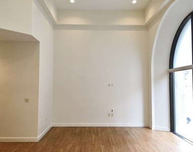 875 Elm - Photo Thumbnail 6
