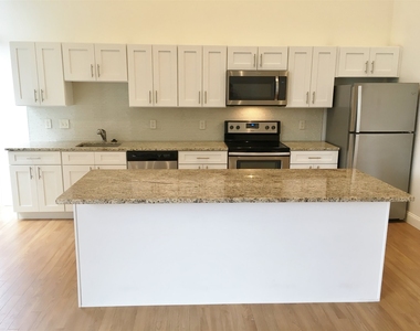 875 Elm - Photo Thumbnail 13