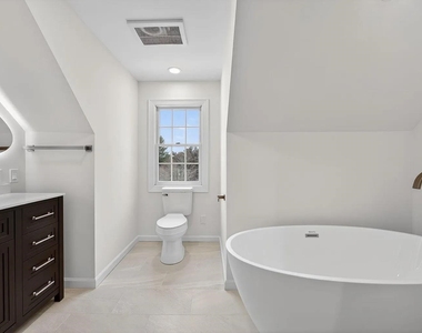 166 Londonderry - Photo Thumbnail 19