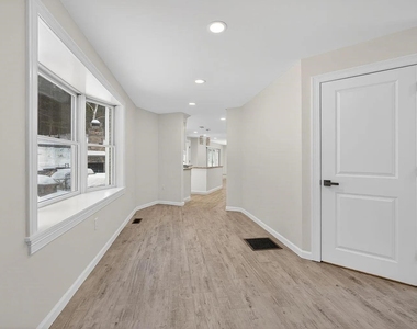 166 Londonderry - Photo Thumbnail 10