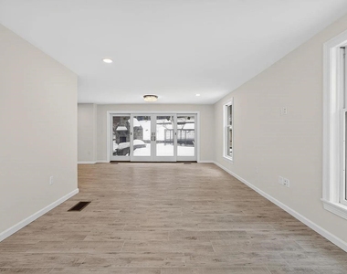 166 Londonderry - Photo Thumbnail 7