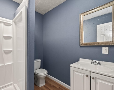 216 Burr Street - Photo Thumbnail 8