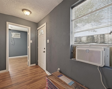 216 Burr Street - Photo Thumbnail 5