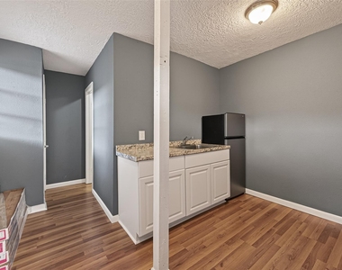 216 Burr Street - Photo Thumbnail 3
