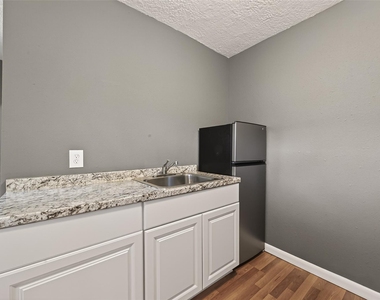 216 Burr Street - Photo Thumbnail 4