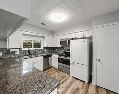 17734 Seven Pines Drive - Photo Thumbnail 7