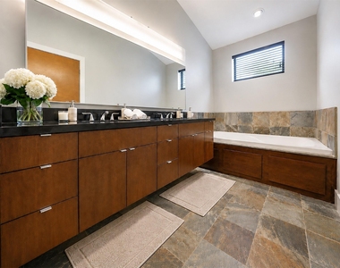 1043 Bonner Street - Photo Thumbnail 9