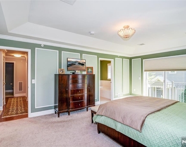 2102 Freeman - Photo Thumbnail 14