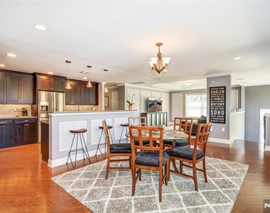 2102 Freeman - Photo Thumbnail 9
