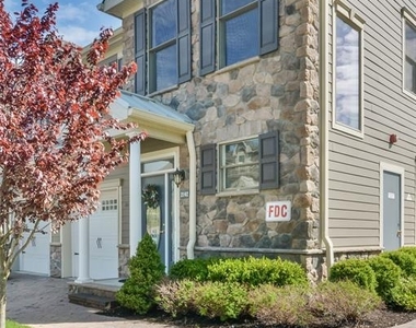 2102 Freeman - Photo Thumbnail 2