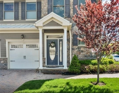 2102 Freeman - Photo Thumbnail 1