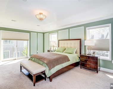 2102 Freeman - Photo Thumbnail 13