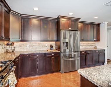 2102 Freeman - Photo Thumbnail 11