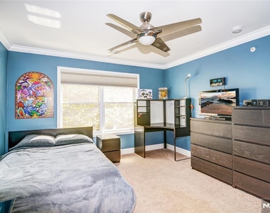 2102 Freeman - Photo Thumbnail 16