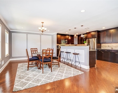 2102 Freeman - Photo Thumbnail 8