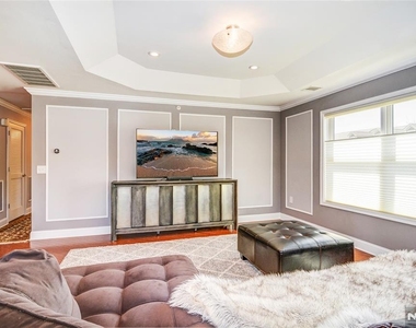 2102 Freeman - Photo Thumbnail 6