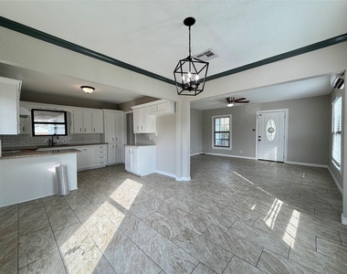 1214 W 5th Street - Photo Thumbnail 8