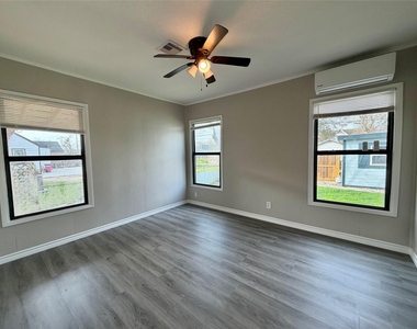 1214 W 5th Street - Photo Thumbnail 18
