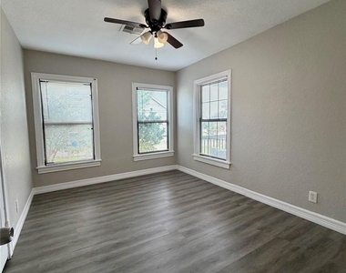 1214 W 5th Street - Photo Thumbnail 15