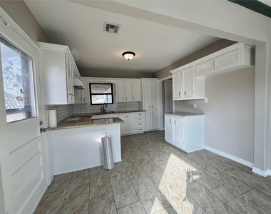 1214 W 5th Street - Photo Thumbnail 9