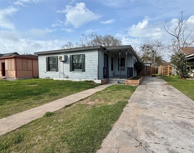 1214 W 5th Street - Photo Thumbnail 2