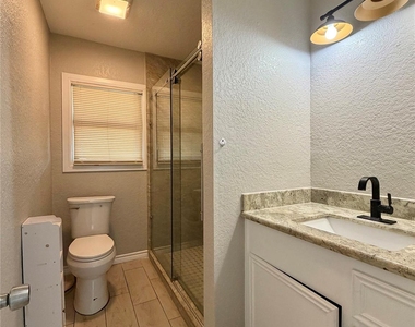1214 W 5th Street - Photo Thumbnail 21