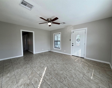 1214 W 5th Street - Photo Thumbnail 4