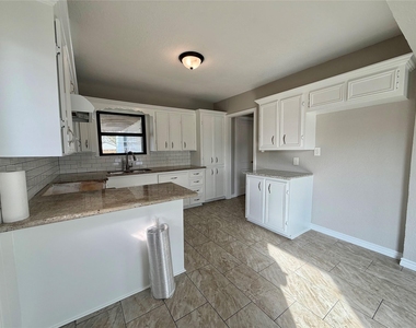 1214 W 5th Street - Photo Thumbnail 10