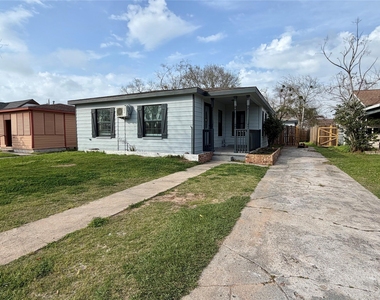1214 W 5th Street - Photo Thumbnail 3