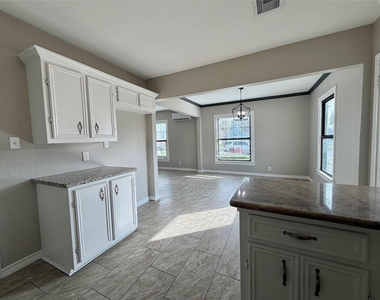 1214 W 5th Street - Photo Thumbnail 12