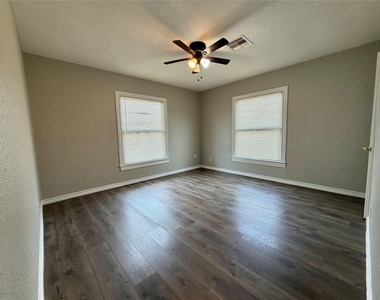 1214 W 5th Street - Photo Thumbnail 16