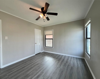 1214 W 5th Street - Photo Thumbnail 20