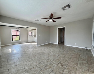 1214 W 5th Street - Photo Thumbnail 6