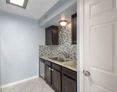 3220 69th Street - Photo Thumbnail 2