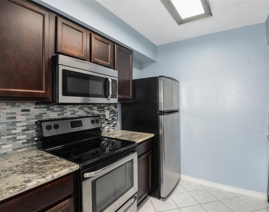 3220 69th Street - Photo Thumbnail 5
