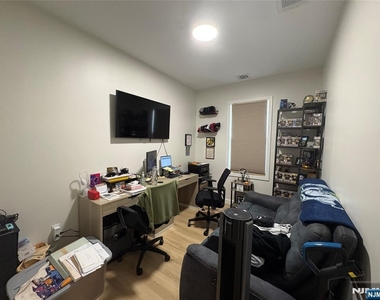 540 Elm - Photo Thumbnail 8